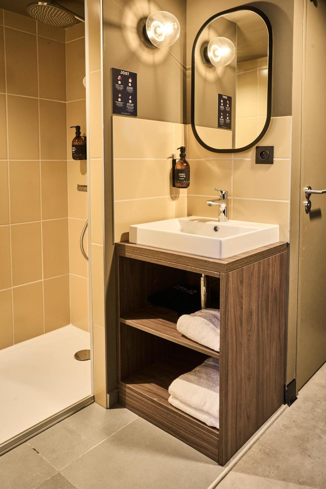 Jost Hostel Lille Centre Екстер'єр фото